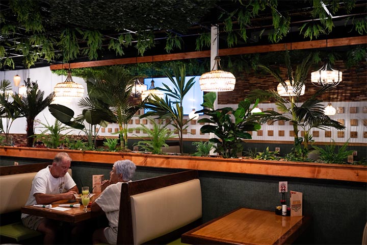 The Los Rancheros dining room and bar